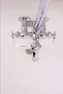 photo-1516147124632-081540e06d88